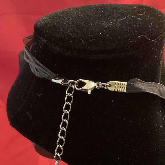 Black, red and gray glass pendant on a fabric lace - Picture 2 of 5